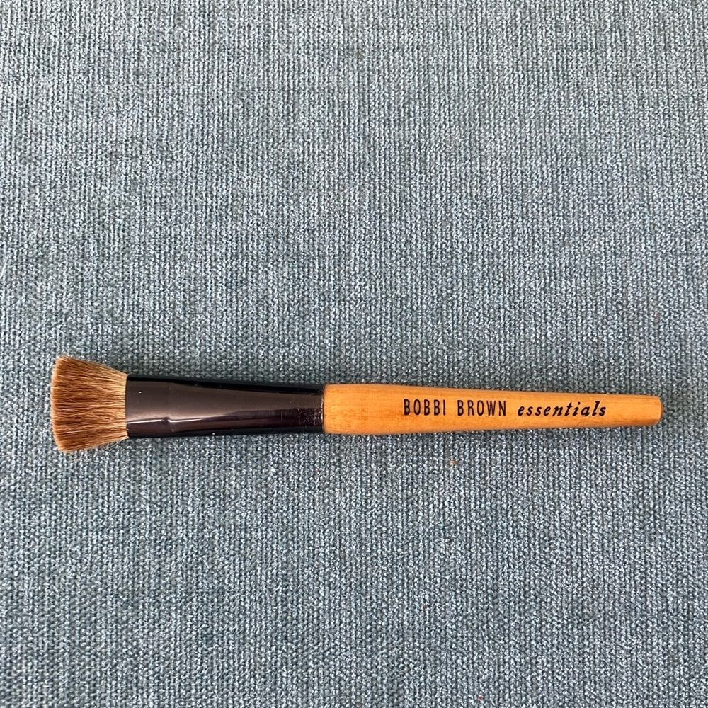 Bobbi Brown Essentials Shader Makeup Brush